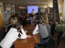 <p>
	Віртуальне знайомство з Францією за допомогою бібліотекаря. Учні школи №12 слухають розповідь.</p>